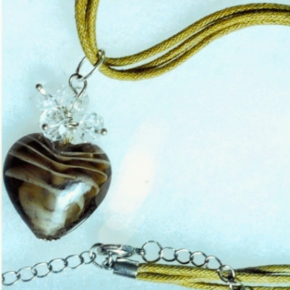 Murano Glass Heart Pendant - Picture 3 of 17